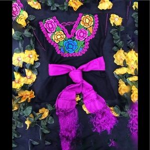 🌷🌻 Beautiful Embroidered Mexican Blouse 🌻🌷